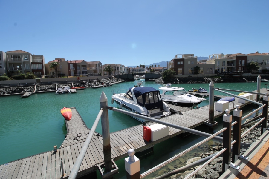 2 Bedroom Property for Sale in Harbour Island Western Cape